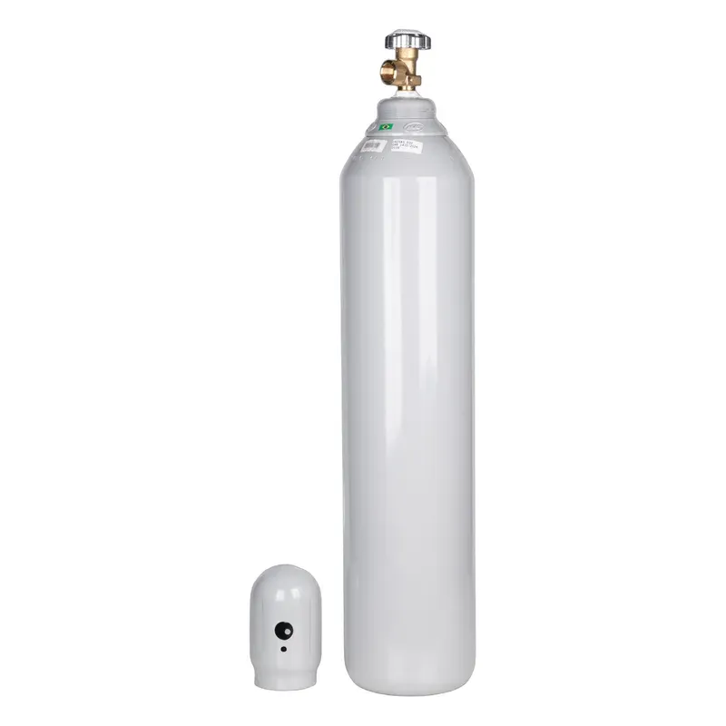 Cilindro de nitrogênio 15L (2 m³, 200 bar) MAT com válvula, ao lado do capacete de proteção