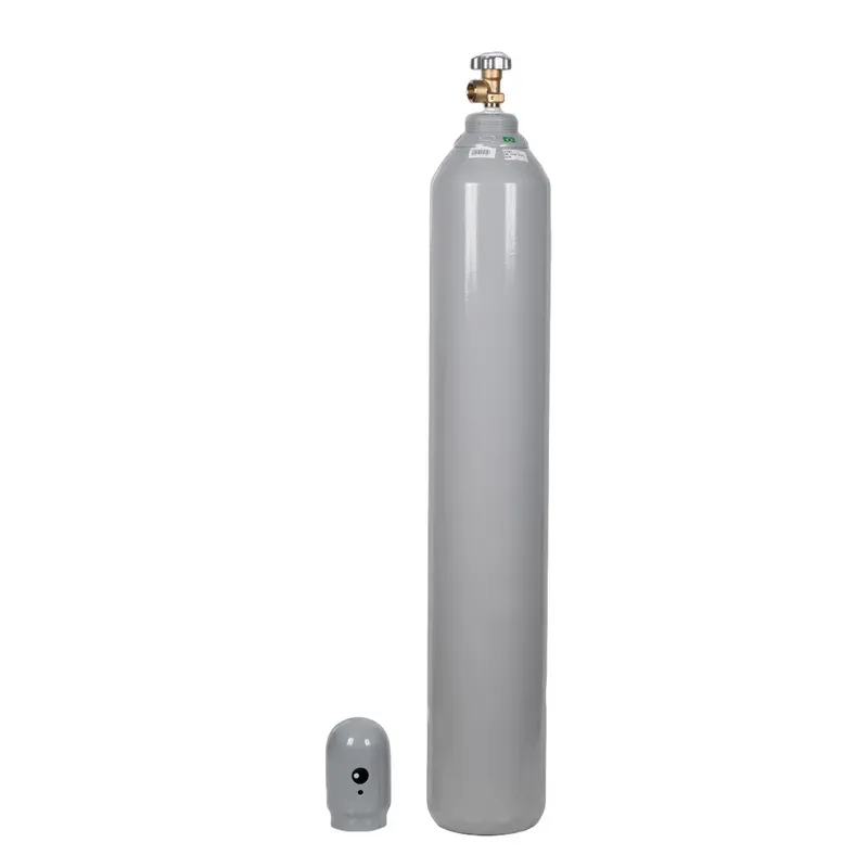 Cilindro de nitrogênio 21L (3,5 m³, 200 bar) MAT com válvula, ao lado do capacete de proteção